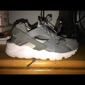 Nike huaraches women 5.5